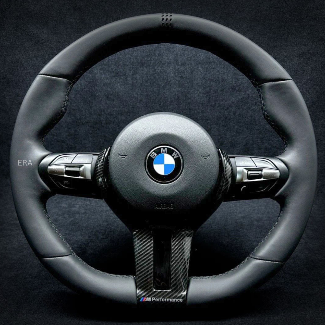 BLACK STITCHING / CARBON AND PIANO BLACK TRIM / SHAPED NAPPA LEATHER