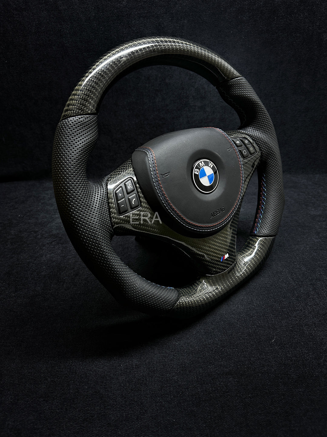 BMW E9X-E8X CARBON-FIBRE-PERFORATED / LEATHER AIRBAG / M STITCHING / CARBON STYLE TRIM / SHAPED