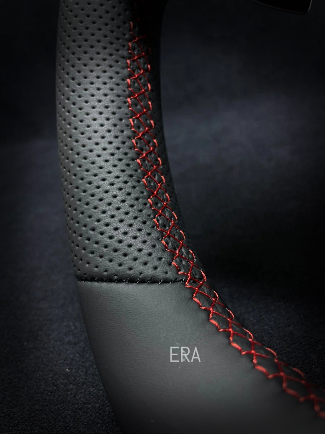 MERCEDES-BENZ NAPPA-PERFORATED / RED STRIPE / RED STITCHING / SHIFT PADDLES / FLAT BOTTOM