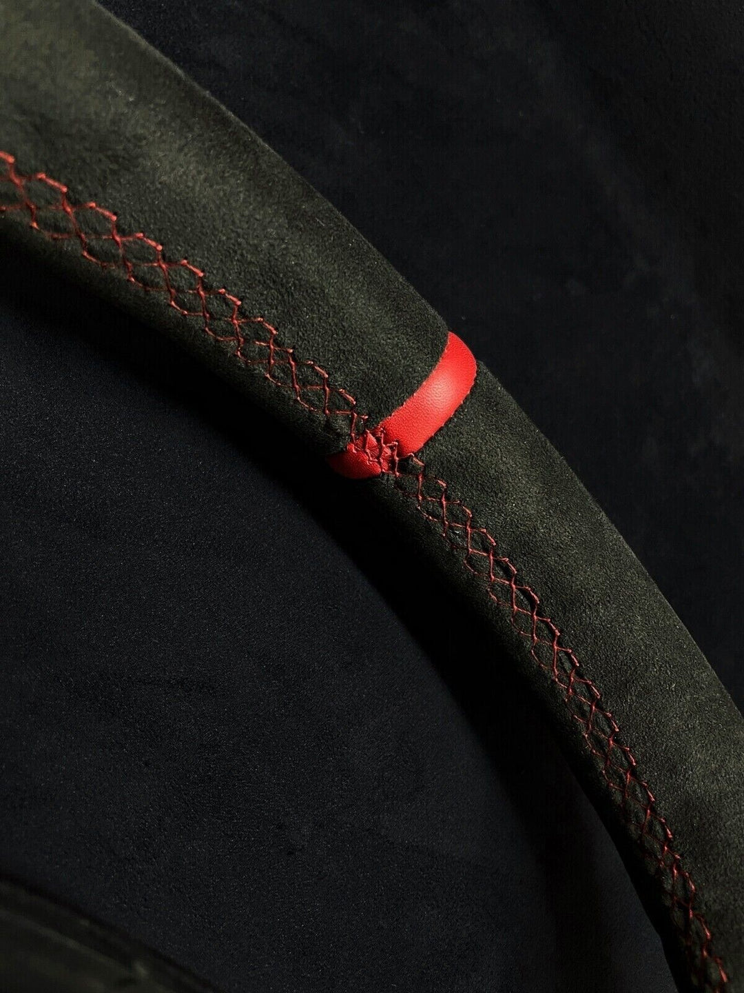 BMW E90 RED STITCHING OF STEERING WHEEL 