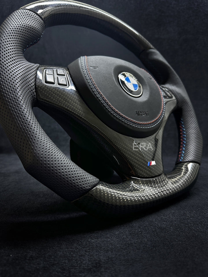 BMW E9X-E8X CARBON-FIBRE-PERFORATED / LEATHER AIRBAG / M STITCHING / CARBON STYLE TRIM / SHAPED