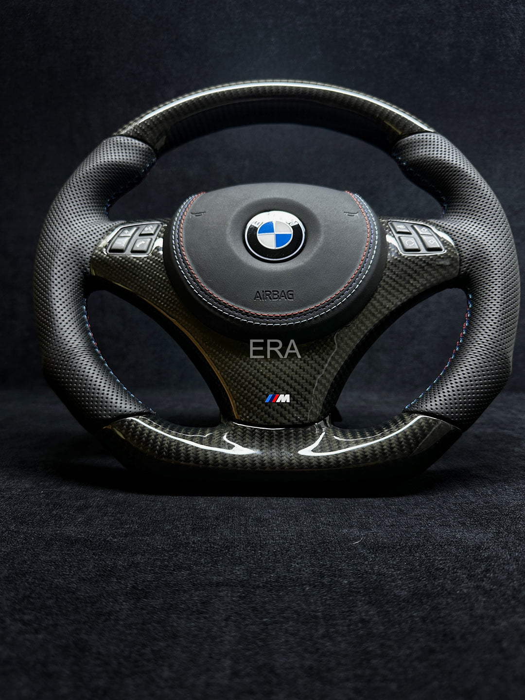 BMW E9X-E8X CARBON-FIBRE-PERFORATED / LEATHER AIRBAG / M STITCHING / CARBON STYLE TRIM / SHAPED