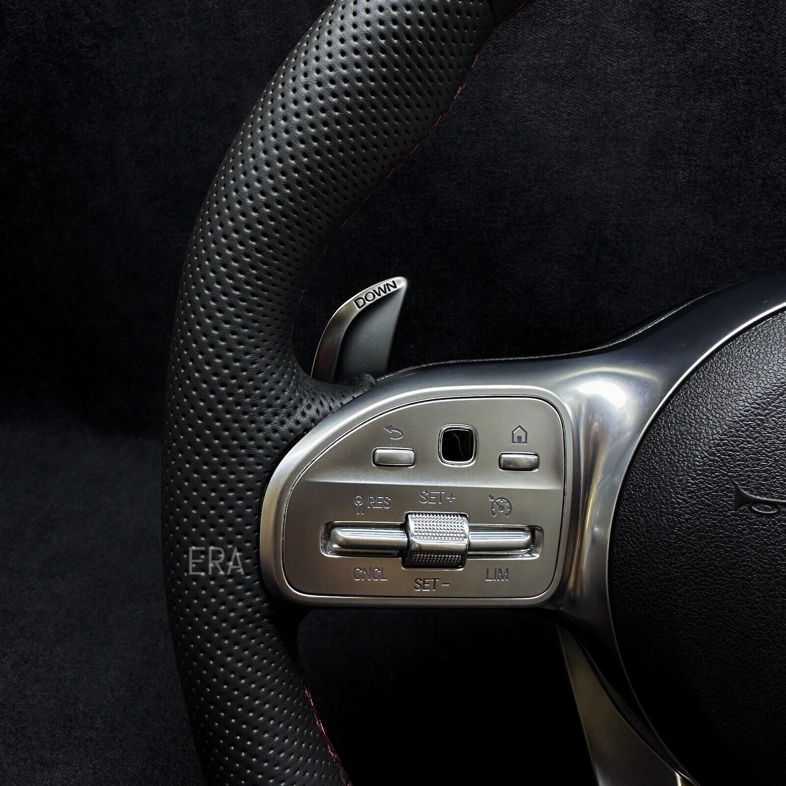 MERCEDES-BENZ NAPPA-PERFORATED / RED STRIPE / RED STITCHING / SHIFT PADDLES